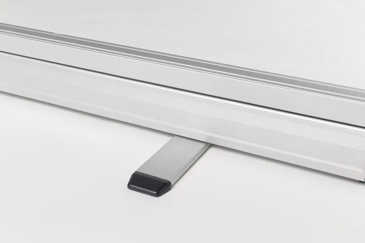 Roll-Up kazetta kihajtható stabilizáló lába fekete véggel